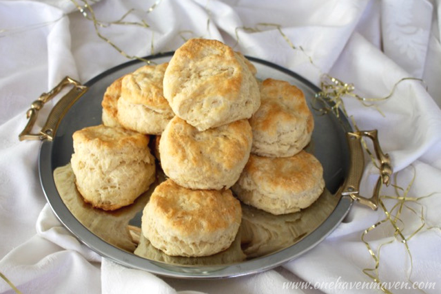 CHRISTMAS BREAKFAST SERIES: DAY TWO-FLUFFY CLOUD BISCUITS. Look no further for the perfect Christmas breakfast.